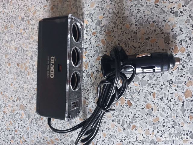 Зарядное устройство в автомобиль