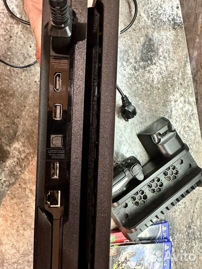 Игровая приставка ps4 pro 1tb