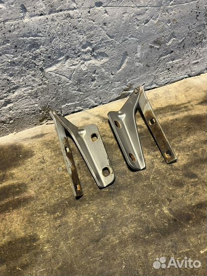 Петли Переднего Капота Chevrolet Niva 2123