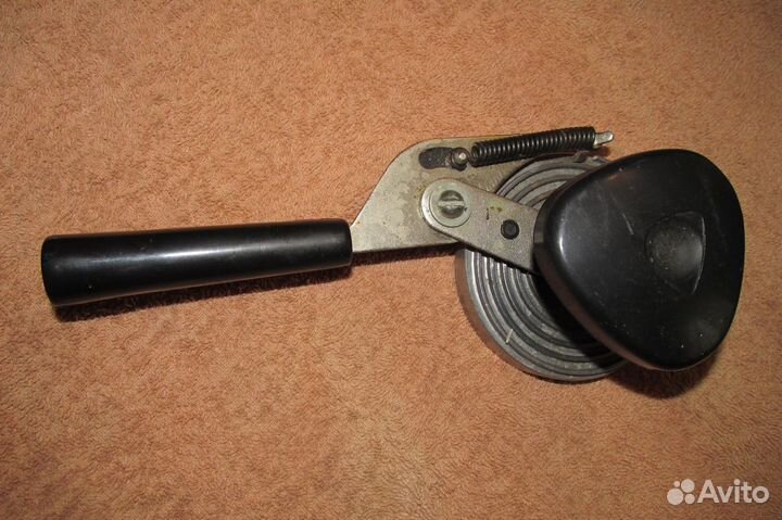 Из СССР закаточные машинки для консервирования