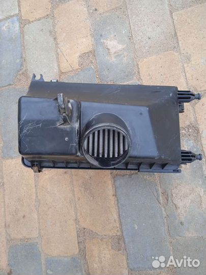 Корпус воздушного фильтра Ford Escape 2 2.3 2008