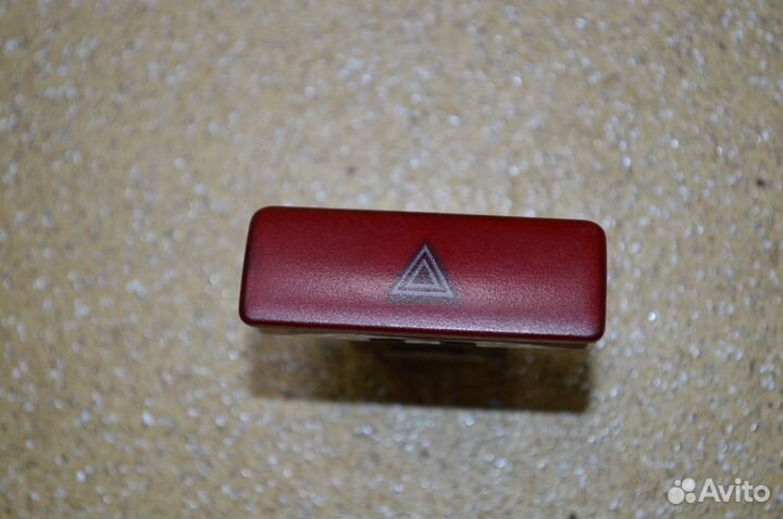 Кнопка аварийной сигнализации Митсубиси Лансер 9