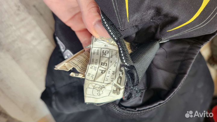 Хоккейные Коньки, нагрудник, краги, шлем, шорты