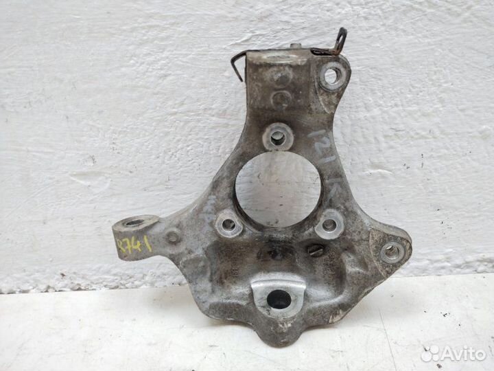 Кулак передний правый Cadillac Escalade 6.2 2015