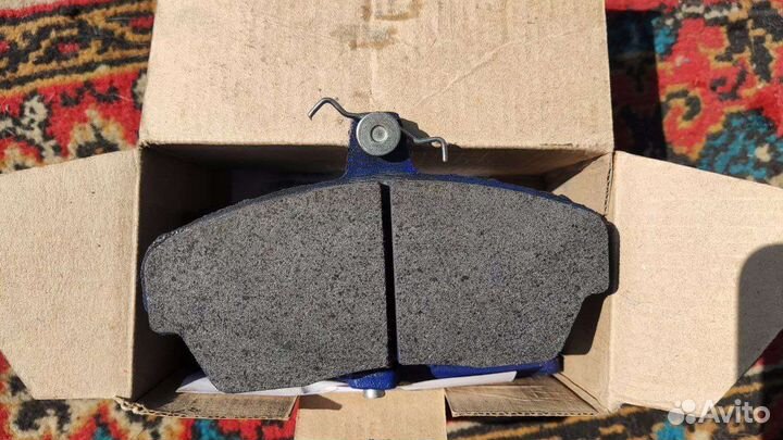 Комплект колодок переднего дискового тормоза Газ