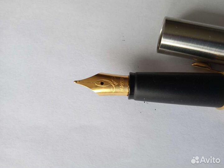 Перьевая и шариковая ручки parker