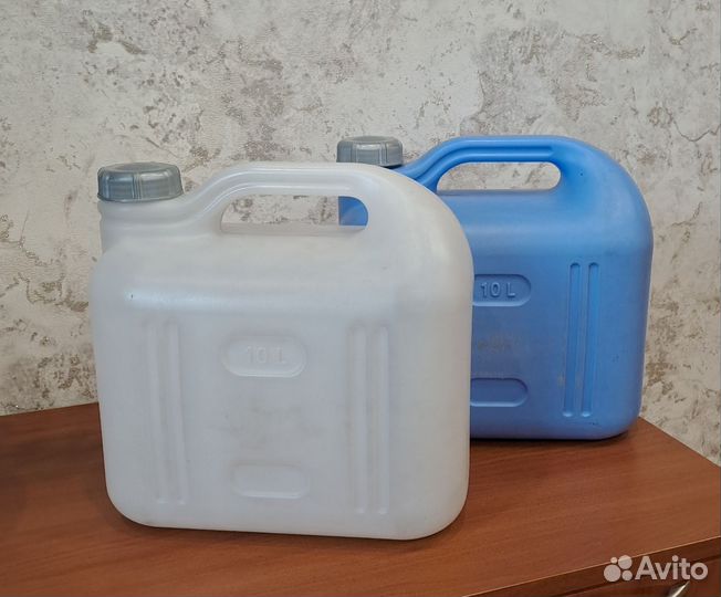 Канистра пластиковая 10 л б/у