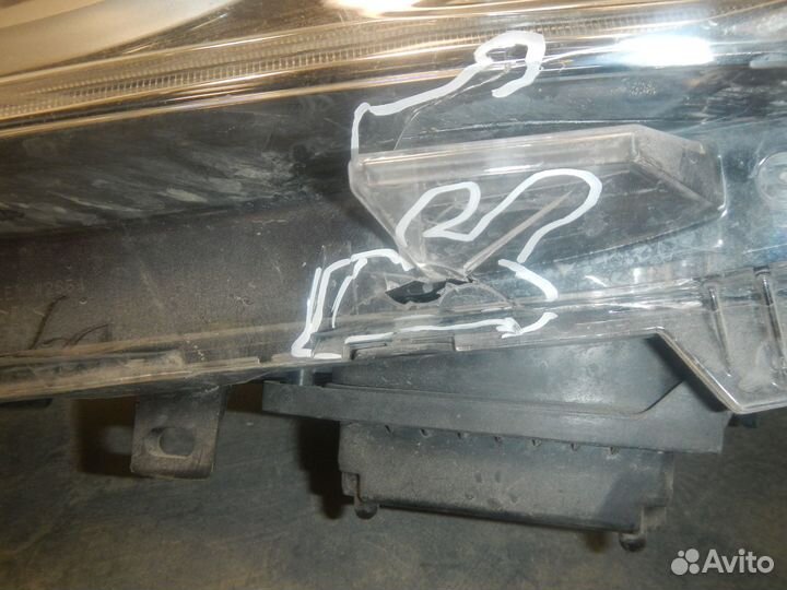 Фара левая Mitsubishi Pajero Sport