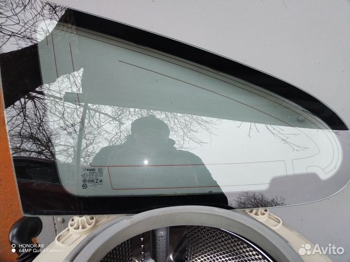 Стекло собачника Honda Stream RN1 левое