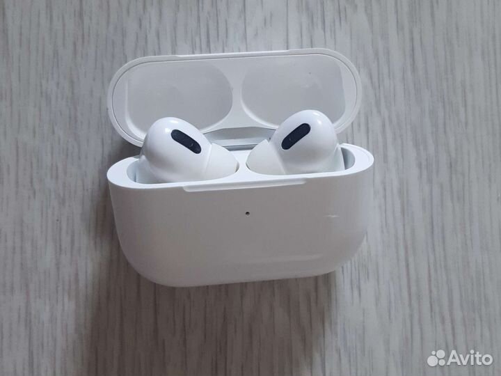 Беспроводные наушники apple airpods