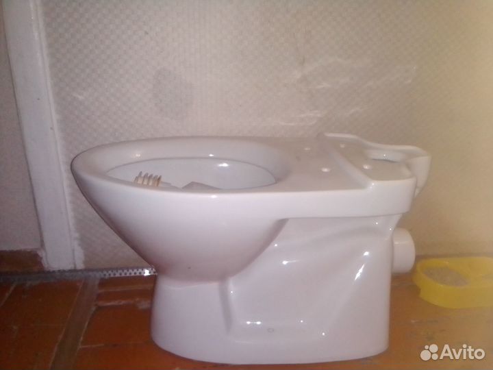 Продаю новый унитаз,без бачка