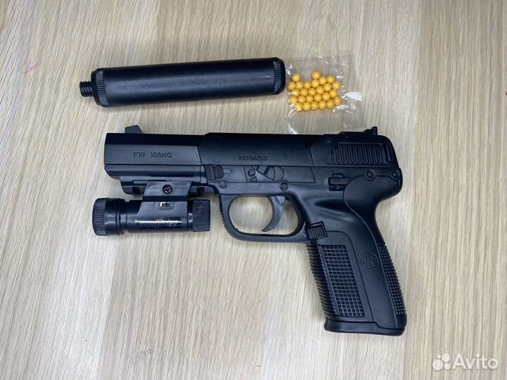 Игрушечный пистолет