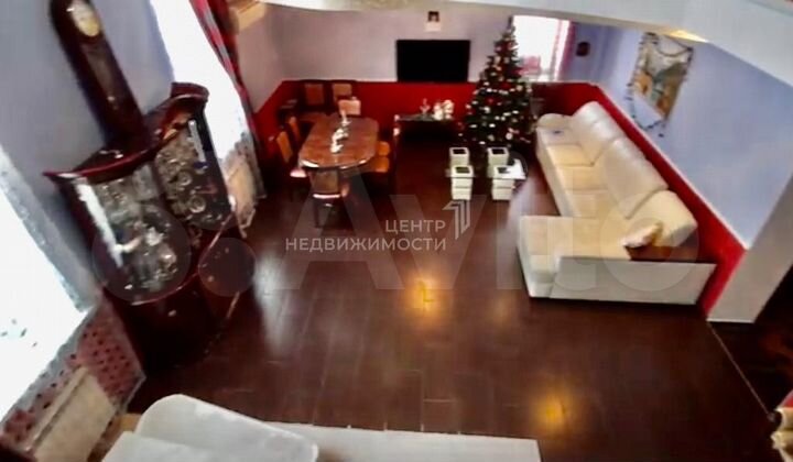 Коттедж 295 м² на участке 8 сот.