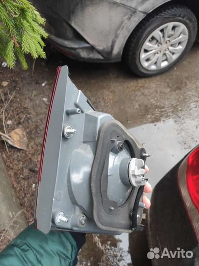 Фара крышки багажника правая Chevrolet Cruze седан