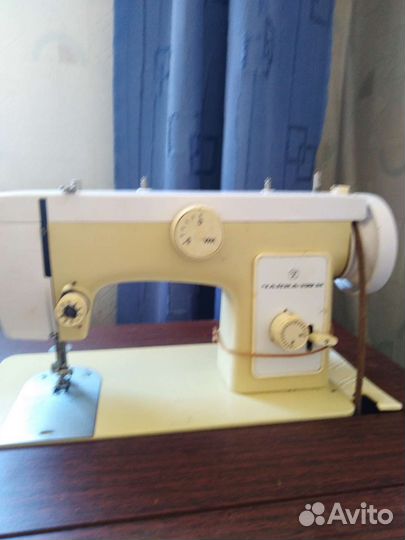 Швейная машина Чайка 143