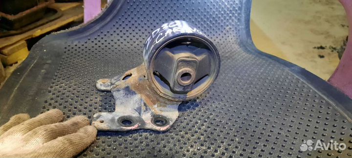 Подушка АКПП Nissan Caravan e25