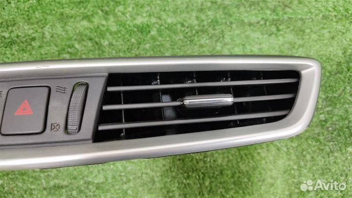 Дефлектор торпедо центральный Nissan Qashqai J11