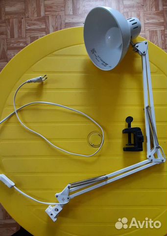 Настольная лампа