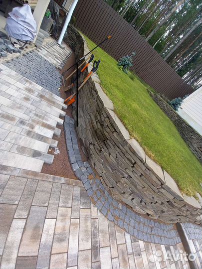 Укладка тротуарной плитки. Благоустройство