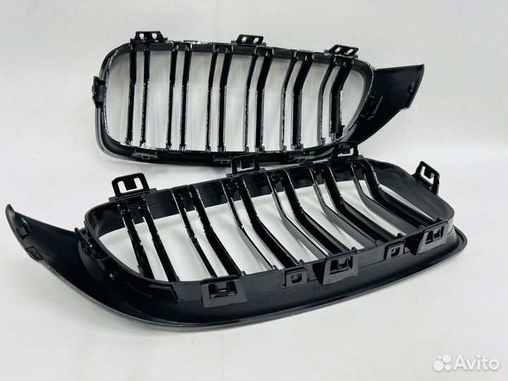 Решетка радиатора BMW F32 F82 черный глянец