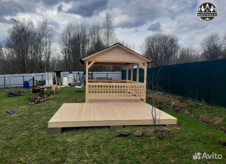 Беседка деревянная на сваях