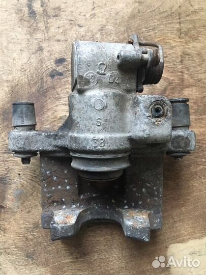 Суппорт тормозной задний левый Renault Laguna 2