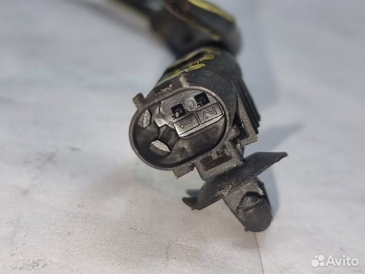 Датчик abs передний правый Toyota Avensis 3