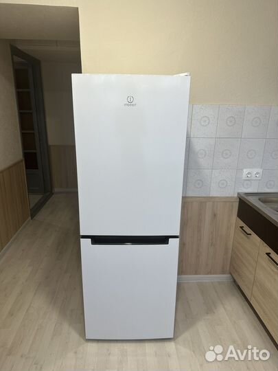 Холодильник indesit