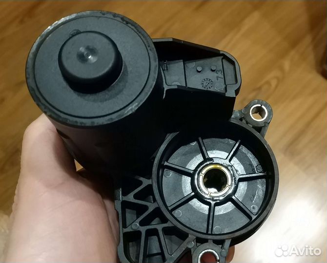 Электромотор ручника 5QM615405N