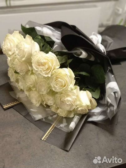 Белые розы букет 21 шт
