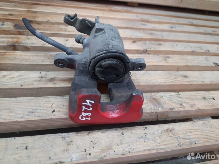 Суппорт тормозной задний левый Volkswagen Golf 5