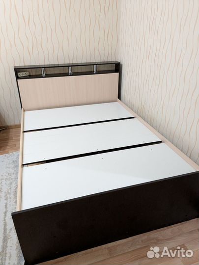 Кровать двухспальная 140 200 бу