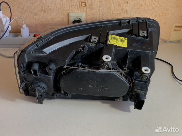 Фары передние Volkswagen Multivan T5