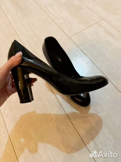 Туфли со стразами 37,5 / 38