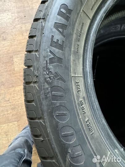 Goodyear UltraGrip Performance+ SUV 215/65 R17 98V