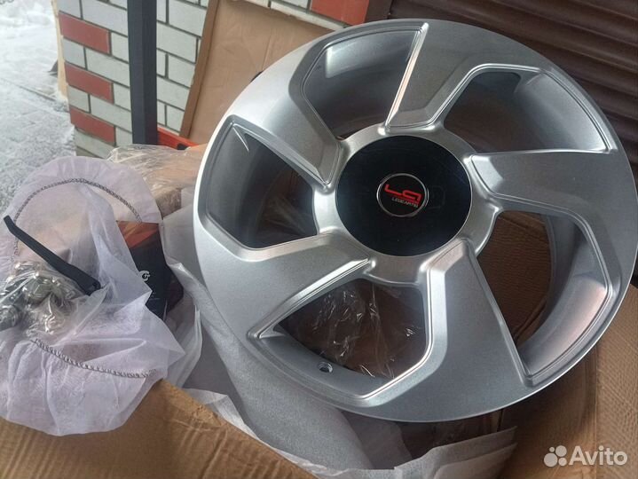 Литьё Legeartis новое R-18 (5х105) 4 шт