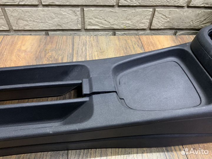 Volkswagen Polo Sedan Консоль центральная