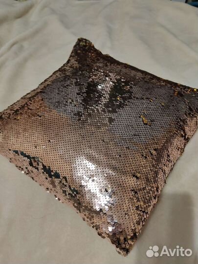 Подушка декоративная с пайетками