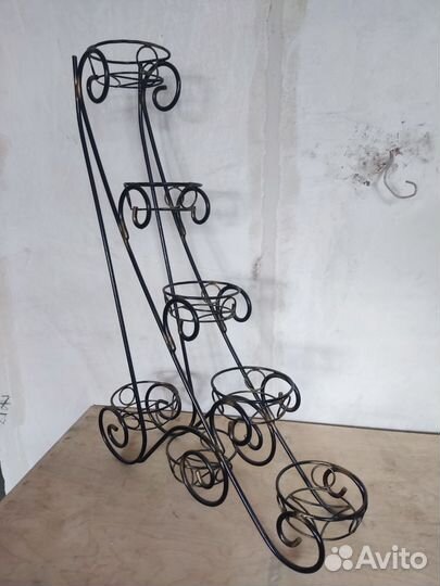 Подставка для цветов кованная