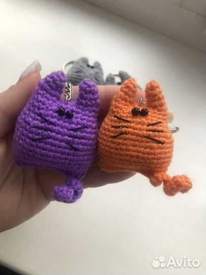 Вязаный брелок