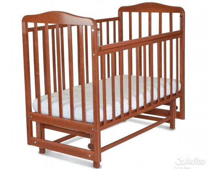 Детская кроватка с маятником