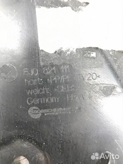 Б/У пыльник крыла передний левый Skoda Fabia 542