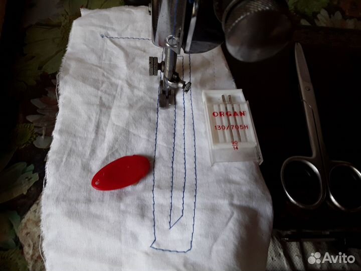 Швейная машина 