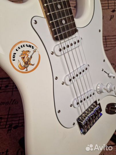 Электрогитара белая + аксессуар