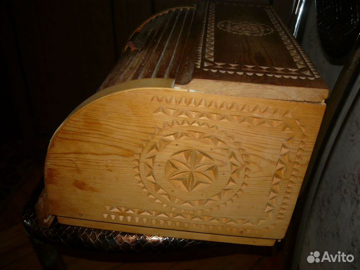 Хлебница деревянная резная