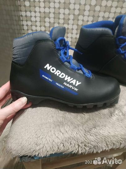 Лыжные ботинки