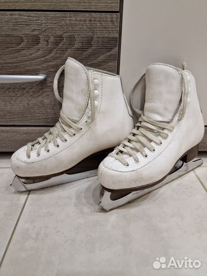 Коньки белые 32 р