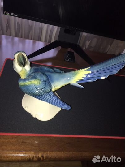 Фарфоровый попугай Ара