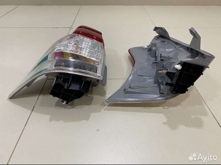 Фонарь задний (1) шт Toyota Land Cruiser 150
