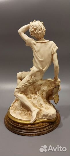 Статуэтка Юноша с серпом G.Armani